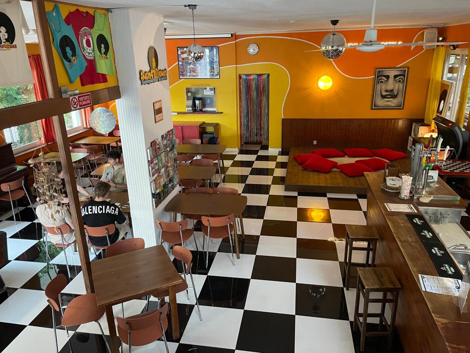 Sunflower Beach Backpacker Hostel & Bar Rimini Ngoại thất bức ảnh