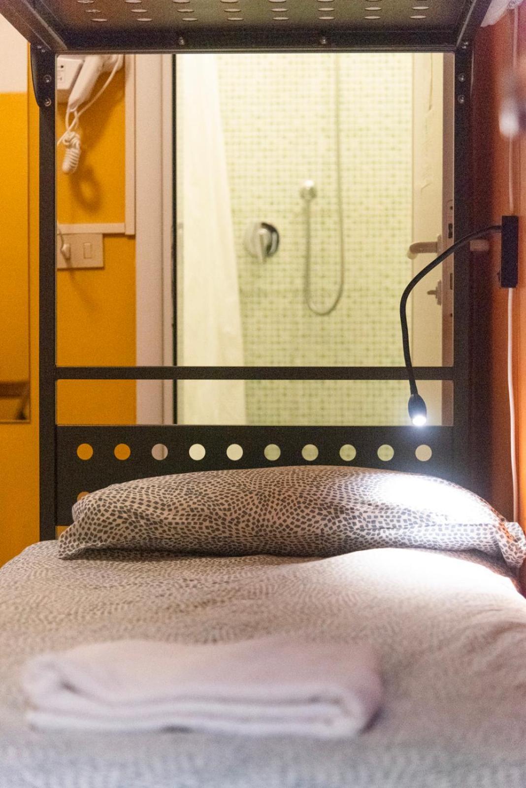 Sunflower Beach Backpacker Hostel & Bar Rimini Ngoại thất bức ảnh