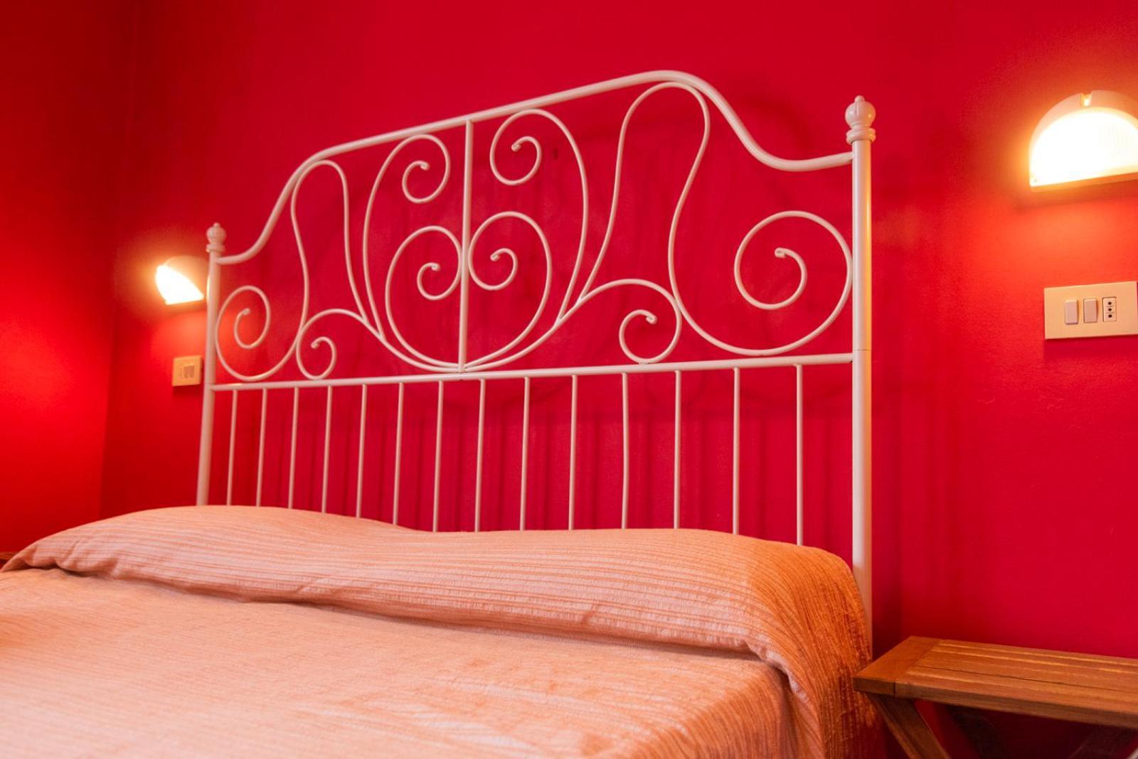 Sunflower Beach Backpacker Hostel & Bar Rimini Ngoại thất bức ảnh