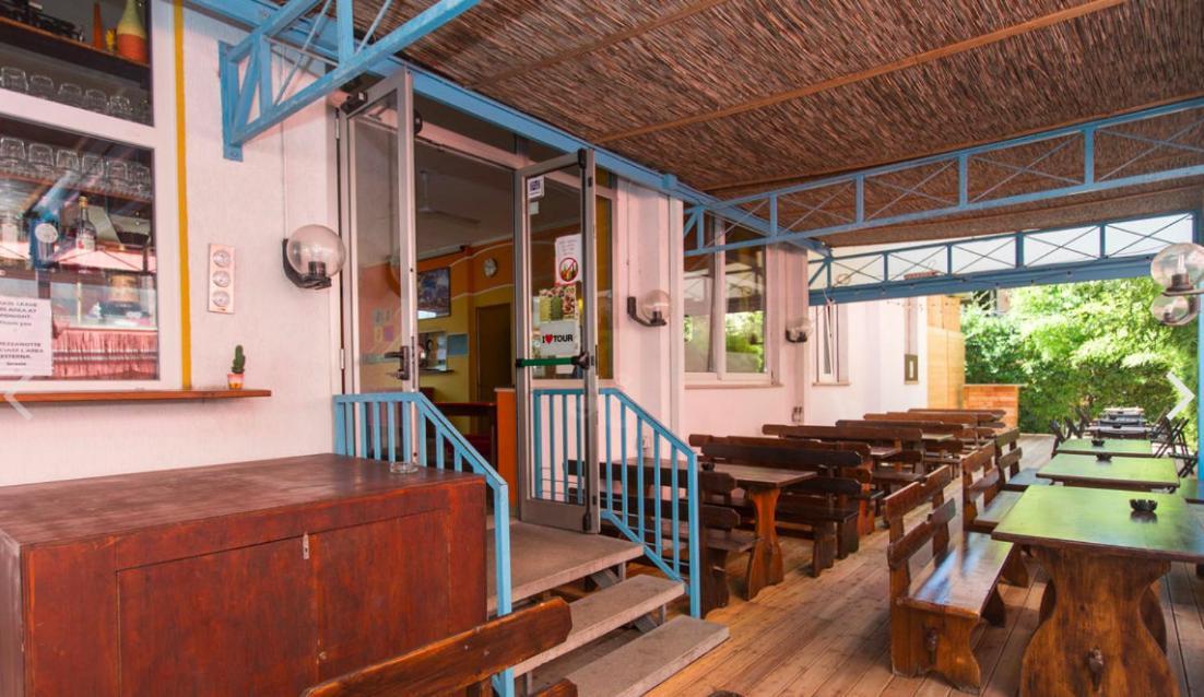 Sunflower Beach Backpacker Hostel & Bar Rimini Ngoại thất bức ảnh